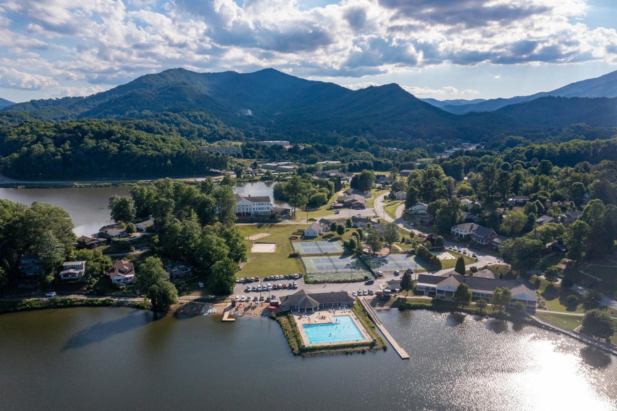 English Roses Lake Junaluska Екстер'єр фото